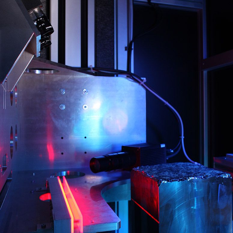 Measurement with laser triangulation